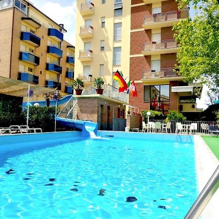 Club Hotel Residence تْشيزيناتيكو المظهر الخارجي الصورة