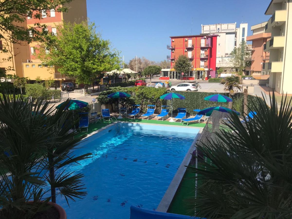 Club Hotel Residence تْشيزيناتيكو المظهر الخارجي الصورة