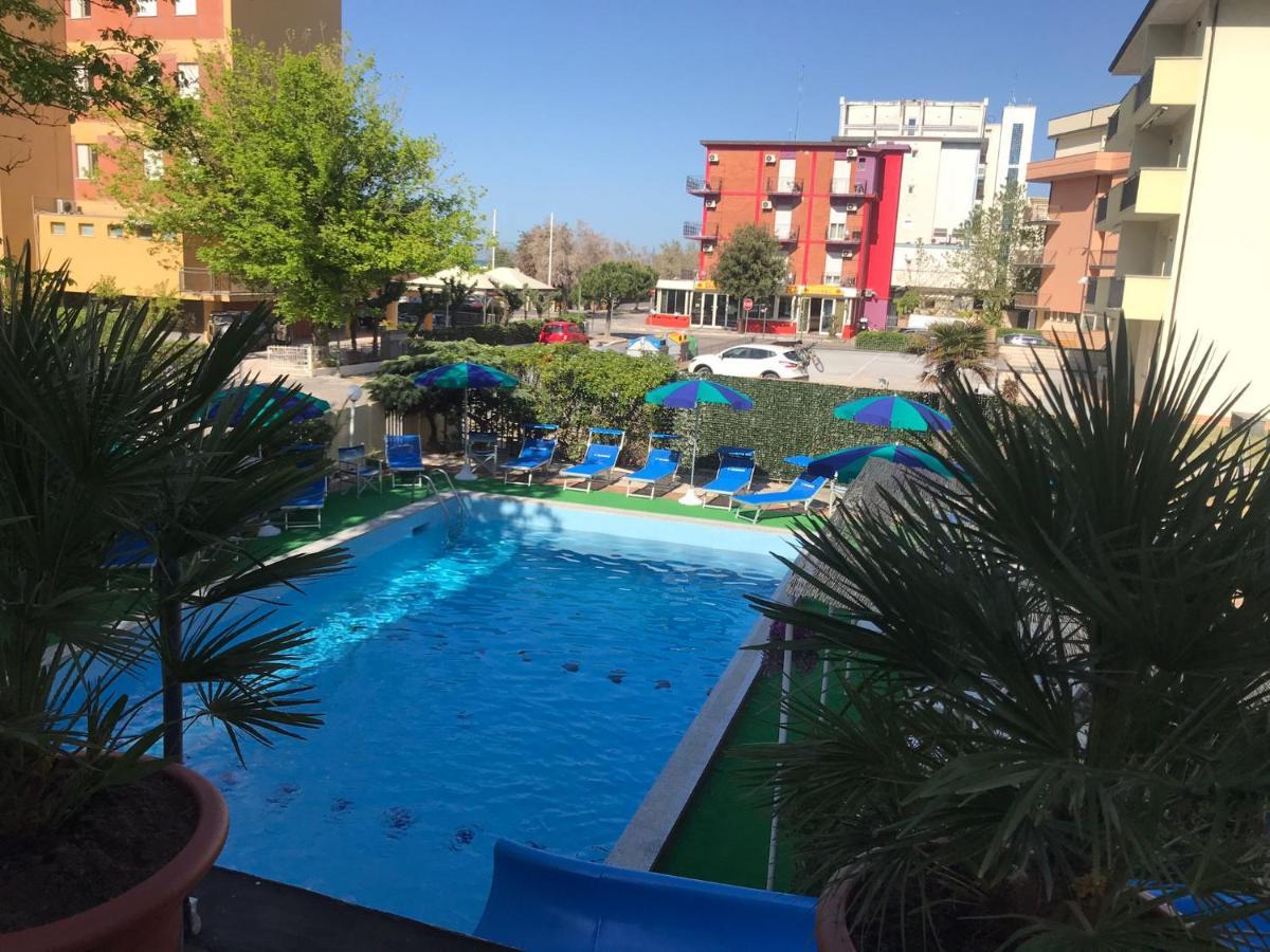 Club Hotel Residence تْشيزيناتيكو المظهر الخارجي الصورة