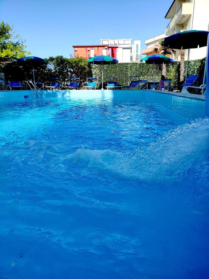 Club Hotel Residence تْشيزيناتيكو المظهر الخارجي الصورة