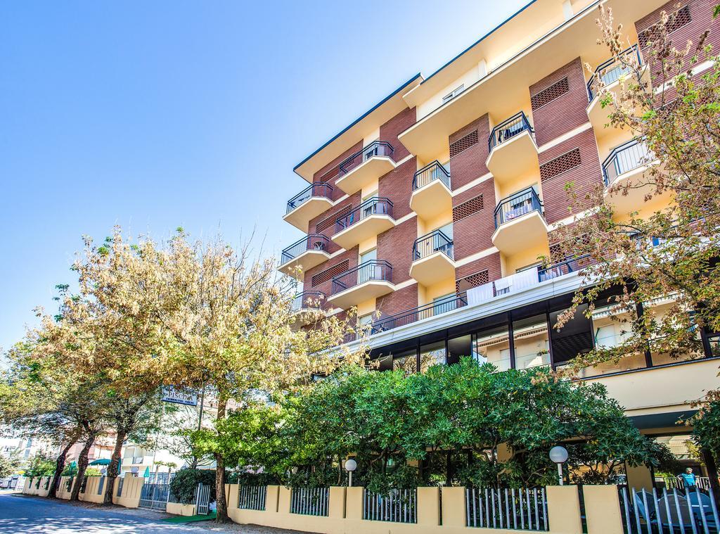 Club Hotel Residence تْشيزيناتيكو المظهر الخارجي الصورة